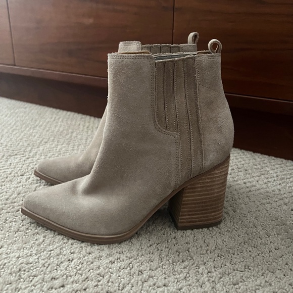 Marc Fisher Alva Pointy Toe Booties SIZE 7 - Picture 3 of 4